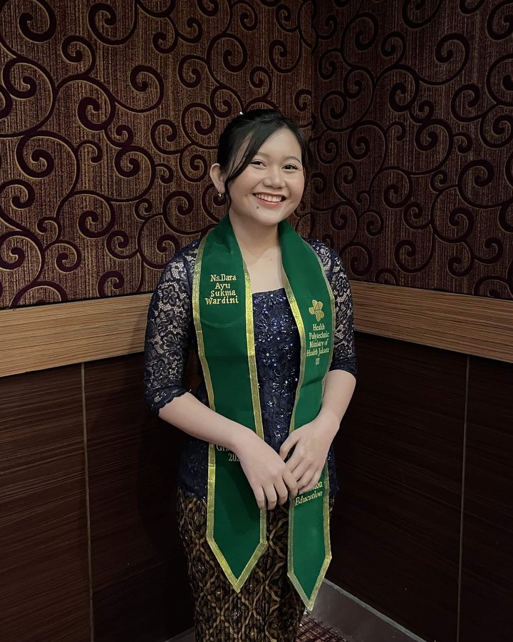 Dara Ayu Sukma Wardini in formal graduation attire